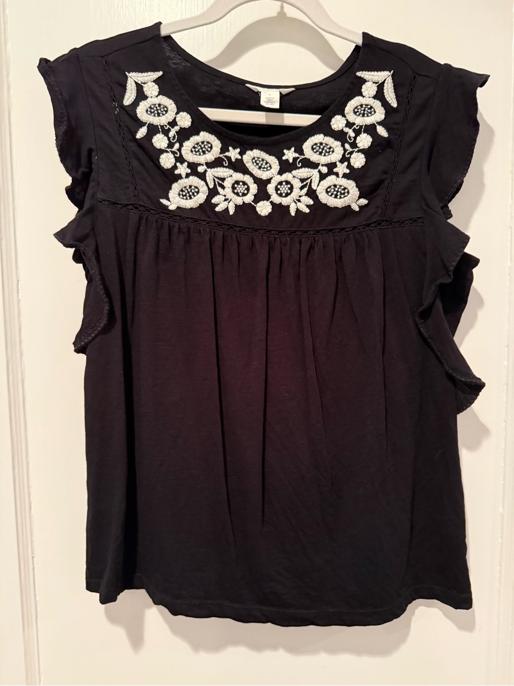 Caslon Black Flutter Sleeve Top with White Floral Embroidery Size Medium